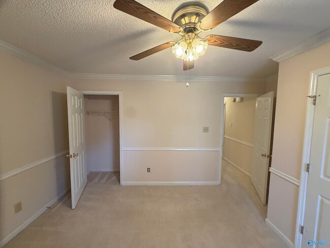 Building Photo - 701 Rigel Dr SW