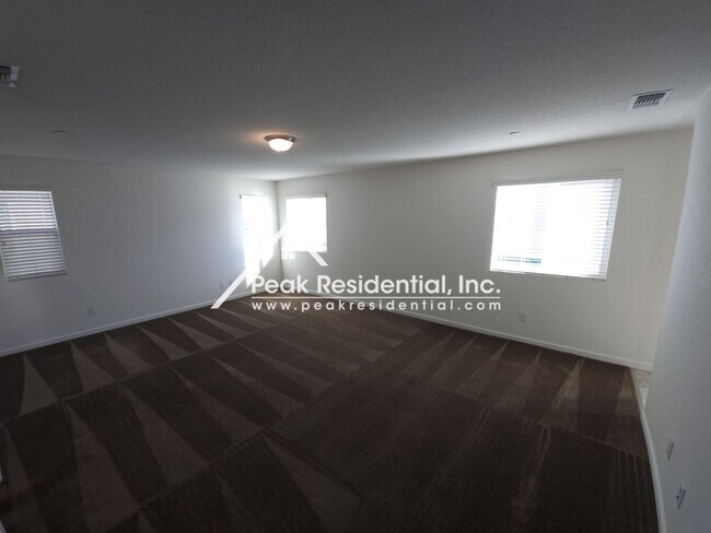 Building Photo - Newer North Natomas 3bd/2.5ba House with Loft & 2 Car Garage