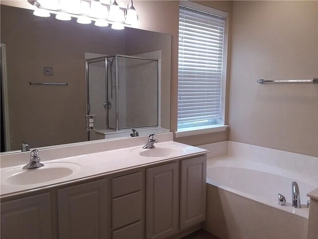 Building Photo - Lovely 4 Bed 2.5 Bath Home!