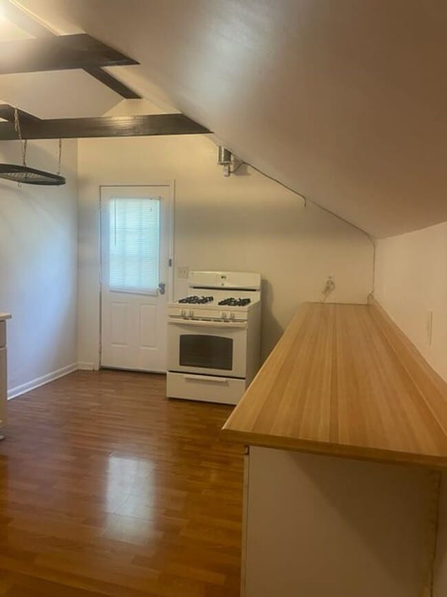 Building Photo - 2 bedroom apartment for Rent - Poughkeepsie