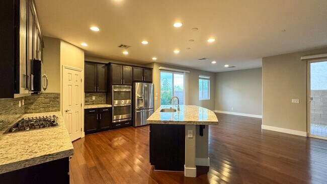 Building Photo - 4-bed, 2.5 bath, 2,498 sq ft home in Mount...
