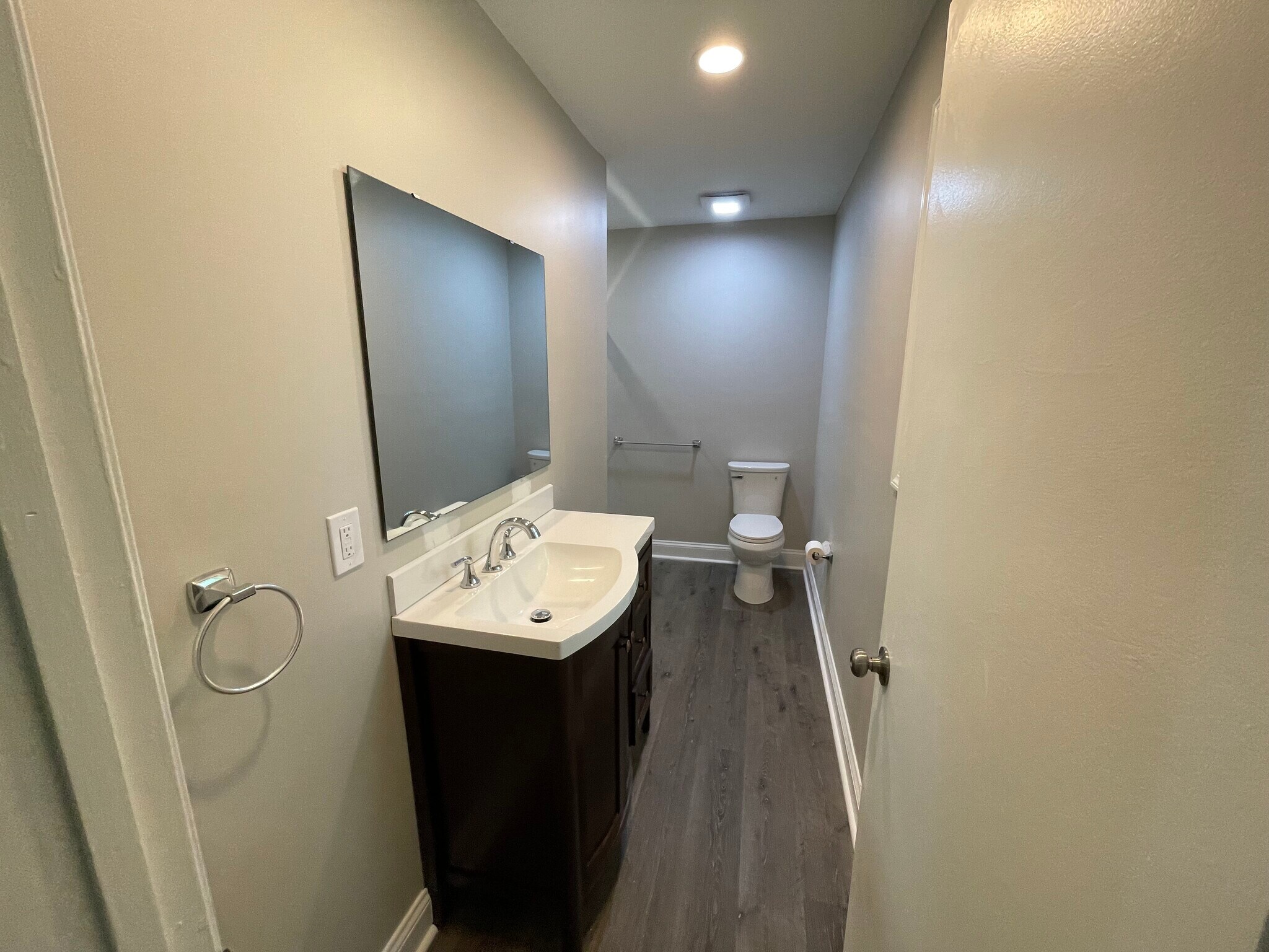 Primary Bathroom - 903 Queens Ct