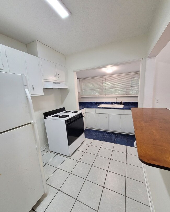 Building Photo - 1112 Polk Ave