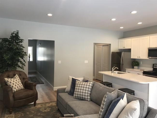 Building Photo - 2405 Rosa RoadRidge Manor Ct