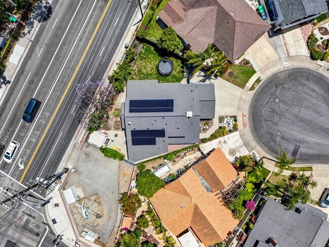 Building Photo - 14501 Wesfall Rd., Tustin CA 92780 5 BR, 3...