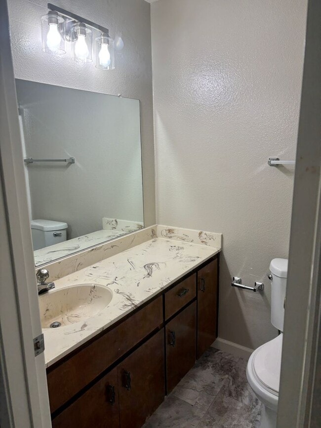 Building Photo - CUTE AS A BUG!  Super private Eldorado Hil...