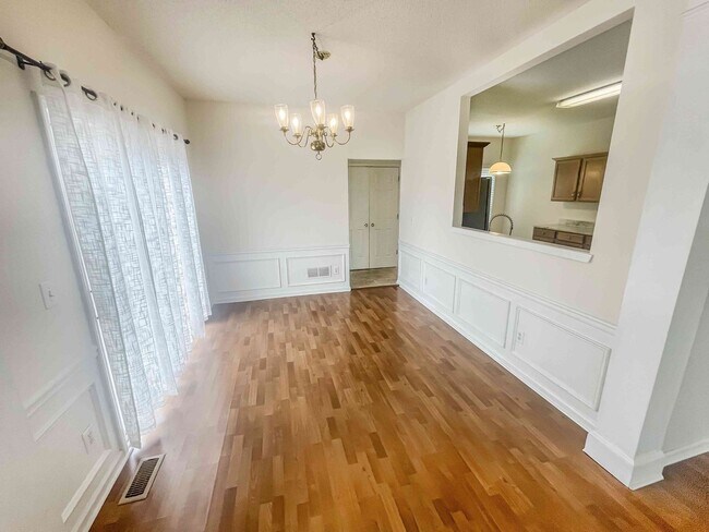 Building Photo - Alpharetta - 3BR - Finished Basement!