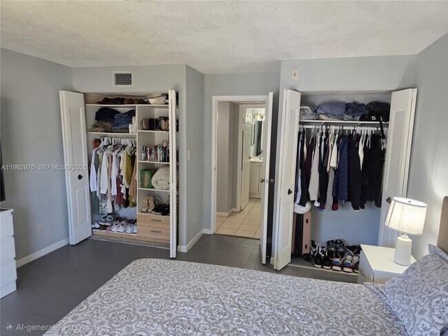 Building Photo - 5825 Washington St