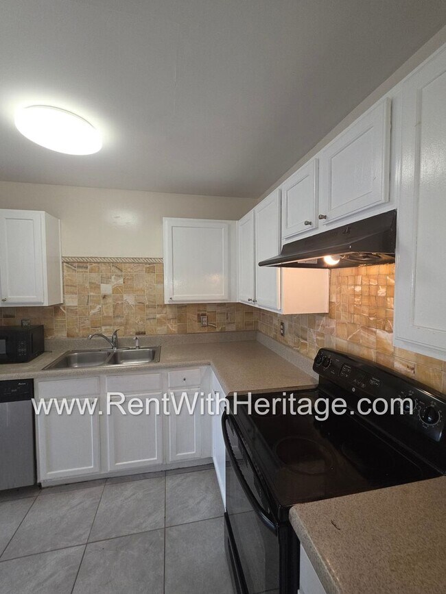 Building Photo - Fantastic 4bd/2.5ba Townhome/ Swim Tennis/ Great Location