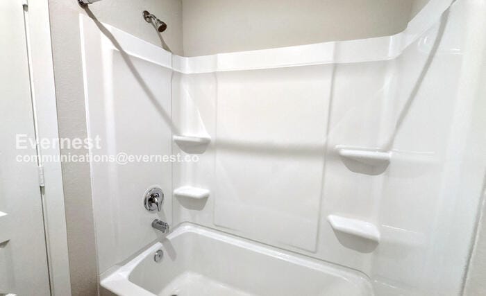 Building Photo - 5923 Hollyhock Ln