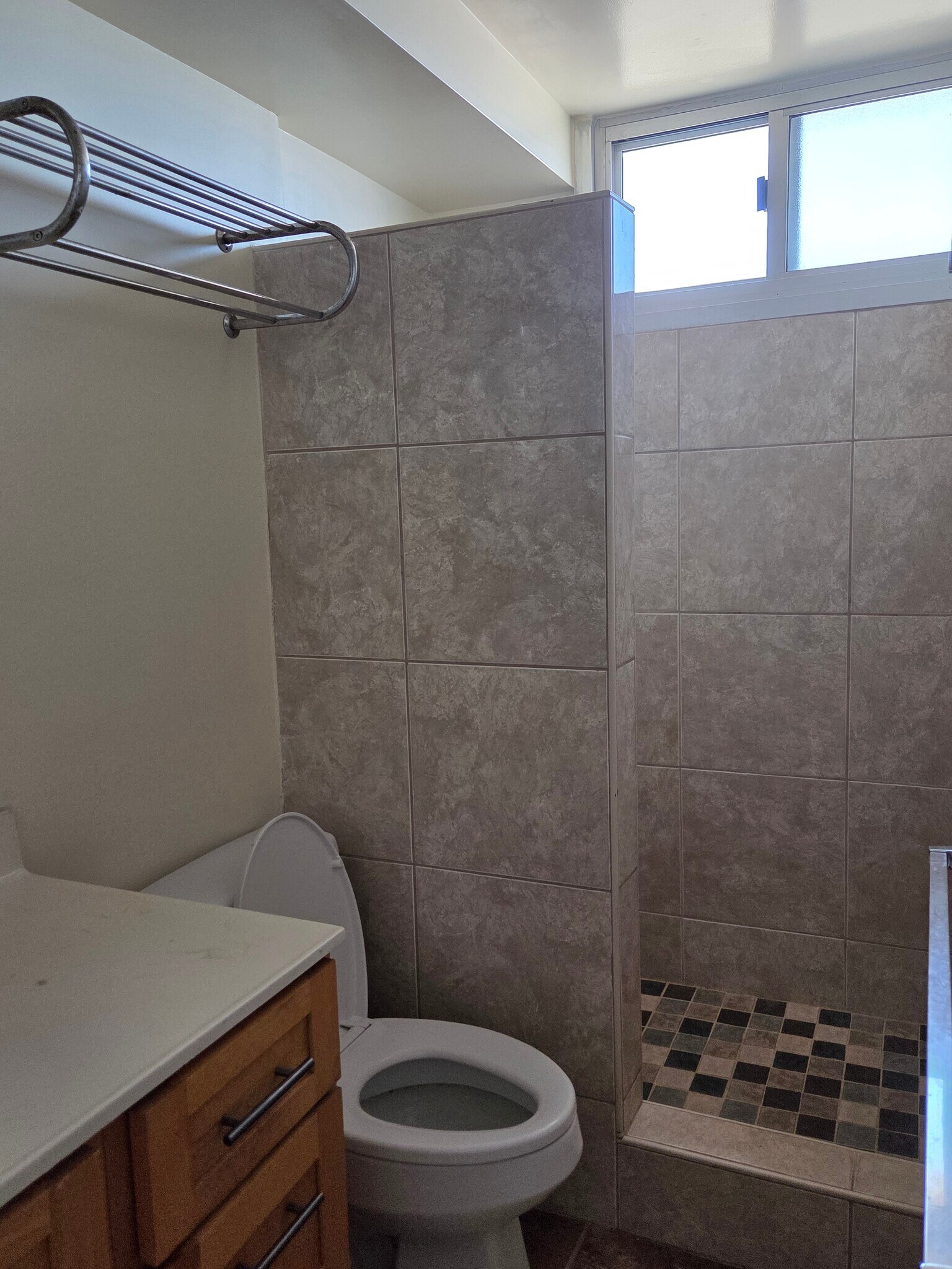 Master Bathroom - 98-288 Kaonohi St