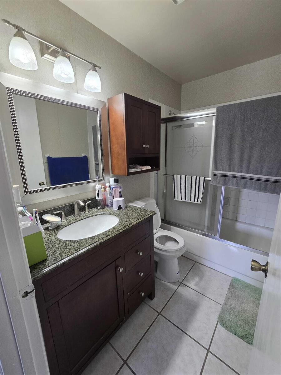 Building Photo - 5204 Bayside Dr