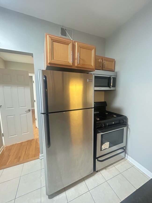 Building Photo - 5146 S King Dr