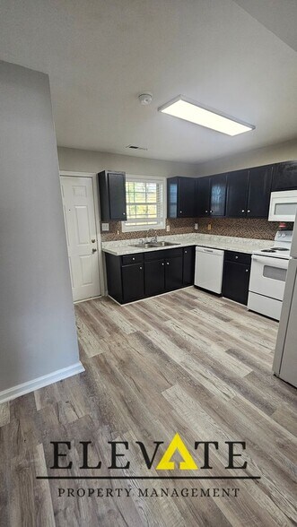 Interior Photo - Strawberry Commons-Schedule a showing today!
