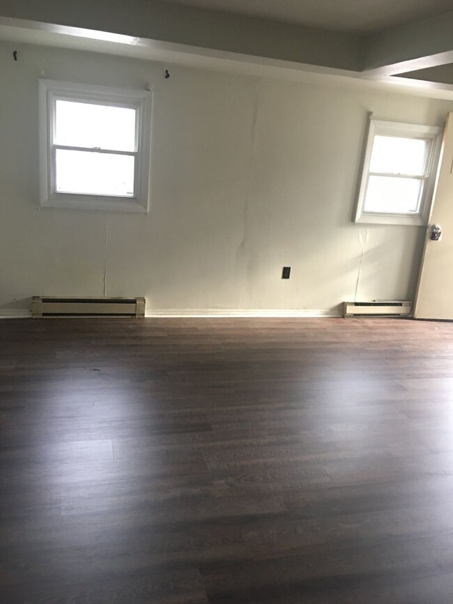 Building Photo - 403 W Marble St