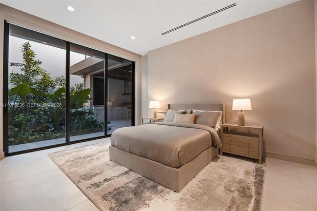 Building Photo - 723 NE 77th St