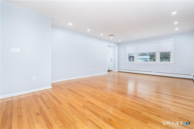 Building Photo - 129 W Ridge Dr