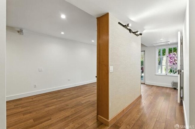 Building Photo - 3460 Pierce St