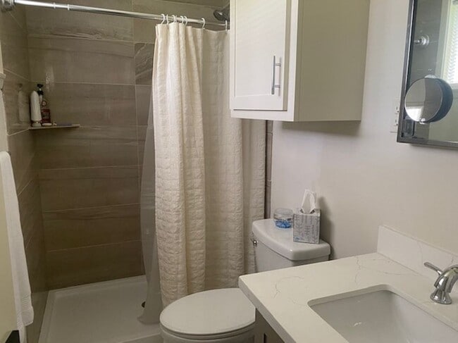 Building Photo - 8082 Sholar Dr