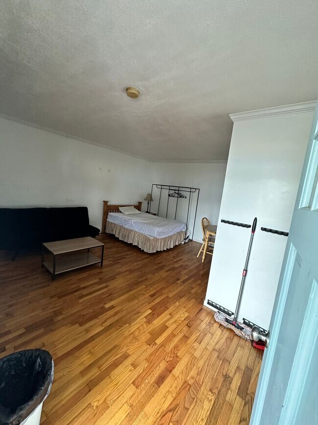 Building Photo - Fully Furnished Efficiently Apartment in Kuttawa