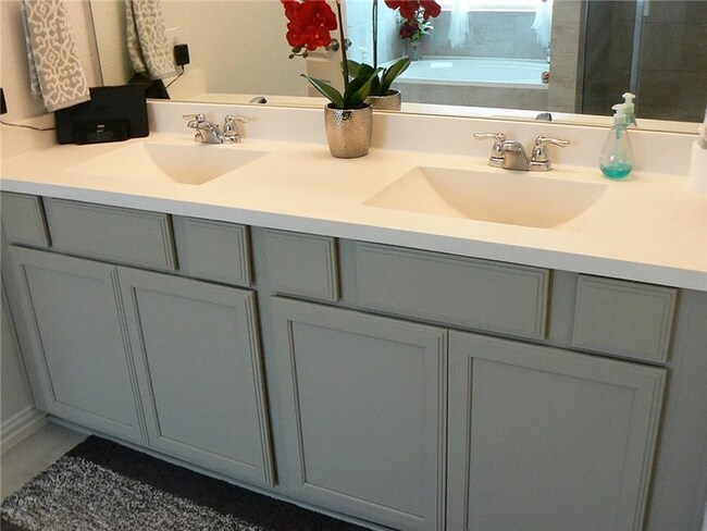 Building Photo - Coming Soon 4BR/2.5BA w/ Fenced Yard + Assigned Parking in Round Rock, TX