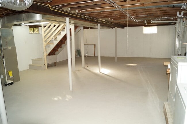 Building Photo - 48 Bornwood Dr