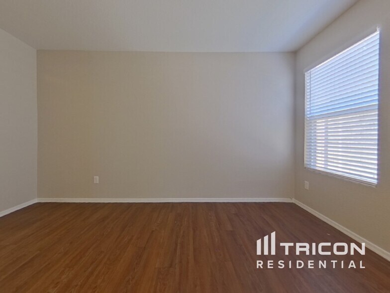 Building Photo - 9125 N 73rd Dr