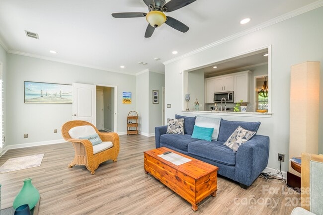 Building Photo - 18524 Mizzenmast Ave