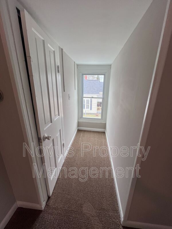 Building Photo - 302 Cedar St