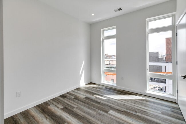Building Photo - Northern Liberties 1 Bedroom - Parking Available