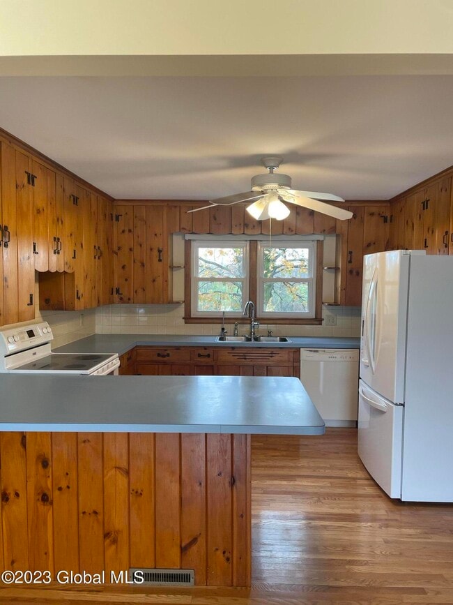 Building Photo - 154 Weatherwax Rd