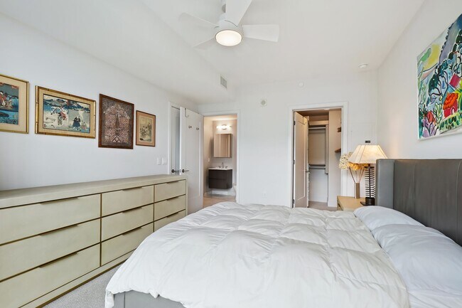 Building Photo - FURNISHED OR UNFURNISHED! One of the Most Desirable Locations On the Wharf!  1 Bed at the VIO! Av...