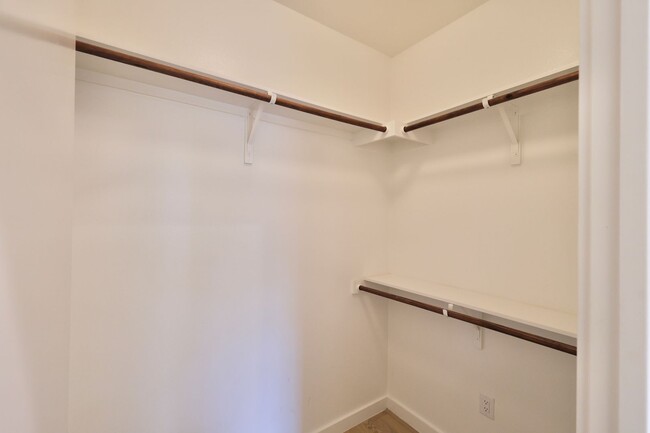 Building Photo - Gorgeous 2 Story Townhome in the Heart of ...