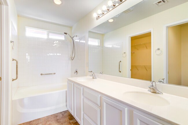 Building Photo - 10320 Bluff Valley Ct