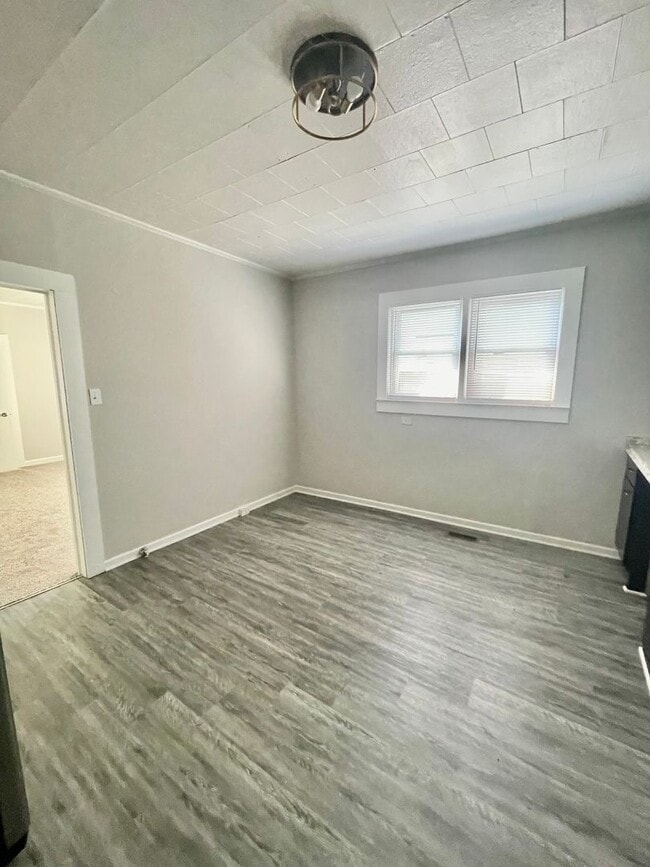 Building Photo - Must see this adorable 2 bed 1 bath bungal...
