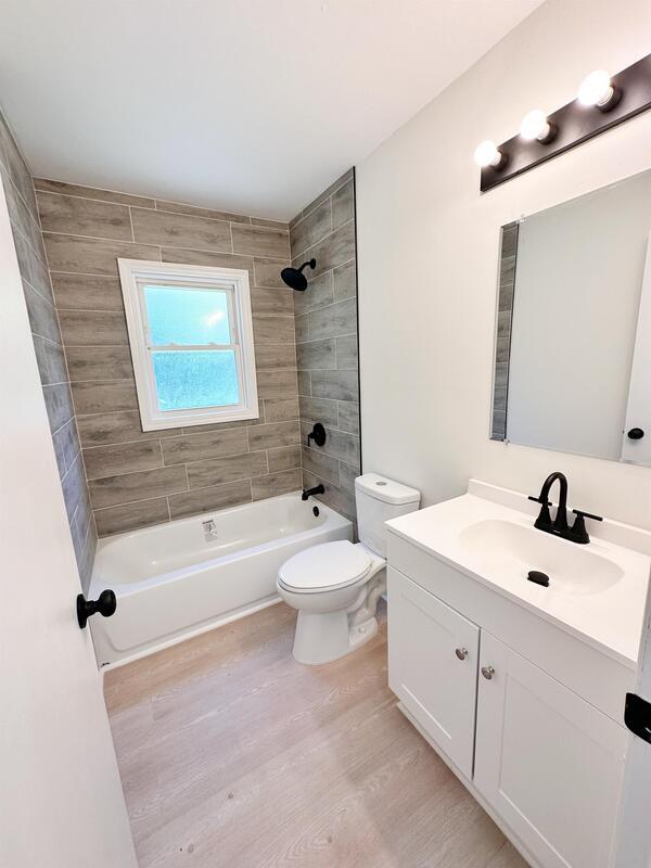 Building Photo - 815 Dana Pl