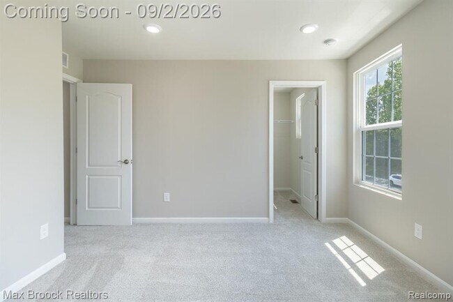 Building Photo - 4819 Glenora Dr
