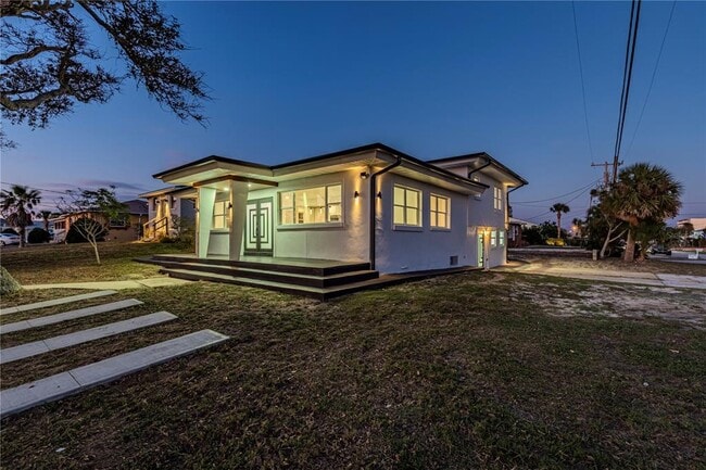 Building Photo - 2061 S Peninsula Dr