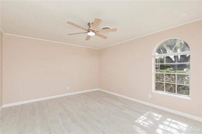 Building Photo - 29 Tulip Ave