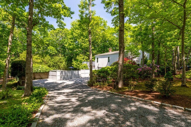 Building Photo - 118 Sycamore Dr