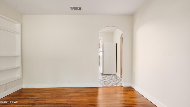 Building Photo - 4808 E 3rd St