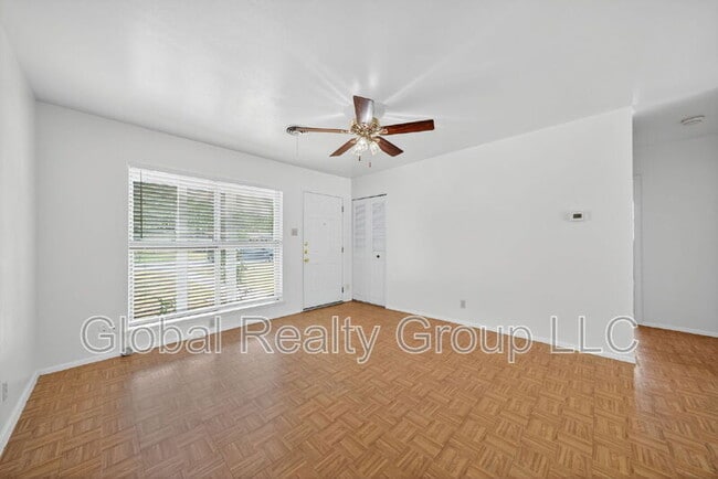 Building Photo - 121 Rosewood Dr