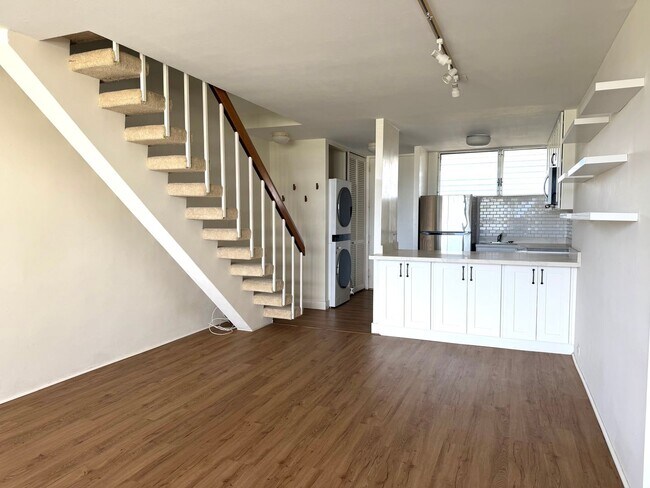 Building Photo - 1 Bedroom, 1 Bathroom, 1 Parking (Ala Wai Plaza)