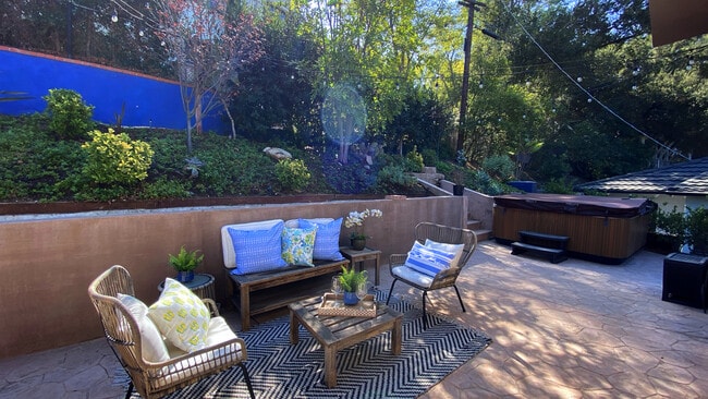 Building Photo - 1614 Pleasant Way