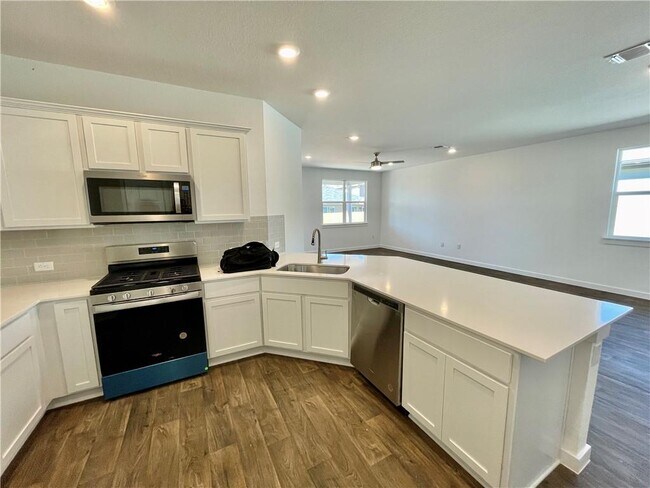 Building Photo - 3025 Egan Dr