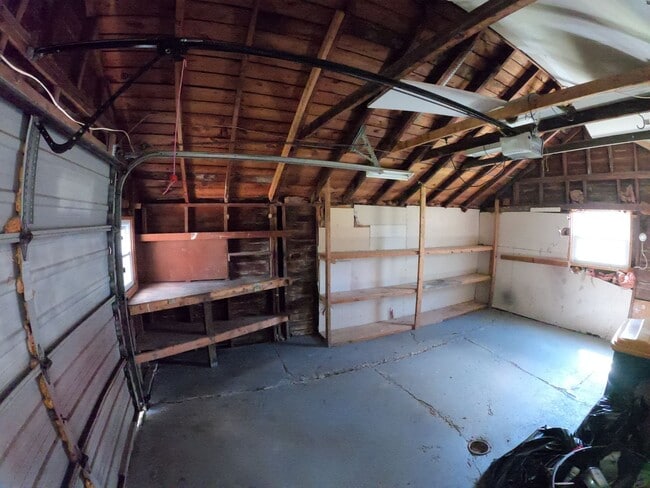 Building Photo - 4 Bed 2 Bath Farmington Hills home for lease