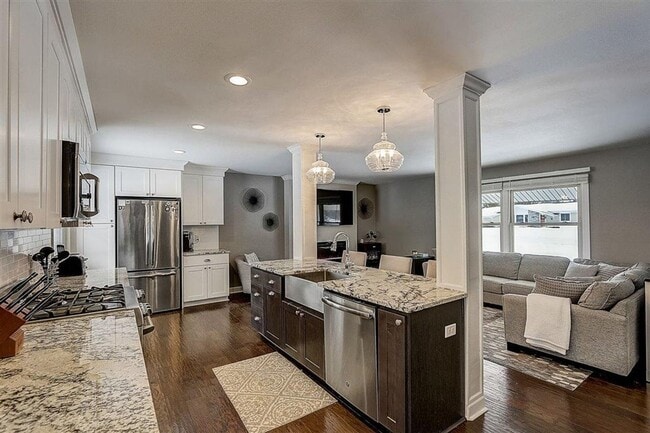 Building Photo - Updated Brookfield 4 bedroom home