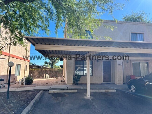 Building Photo - **Gated!!**Two Bedroom Townhome