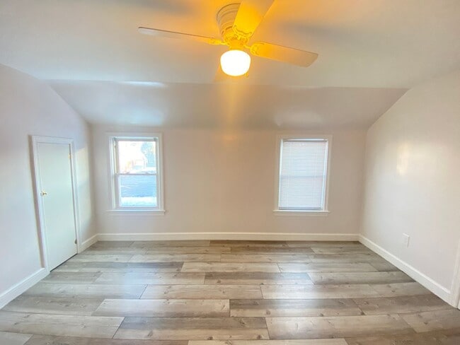 Building Photo - Charming 2 Bedroom, 1 Bath Home in West York Schools!!