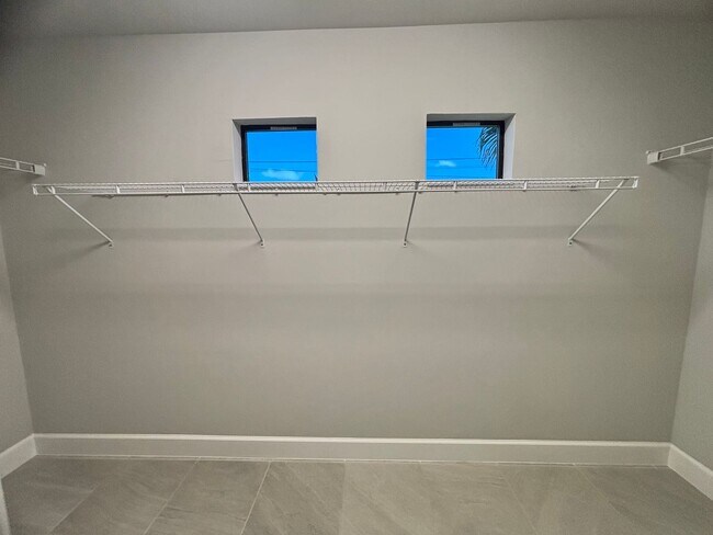 Building Photo - Modern 3 Bed, 2 Bath Home with Stylish Upg...
